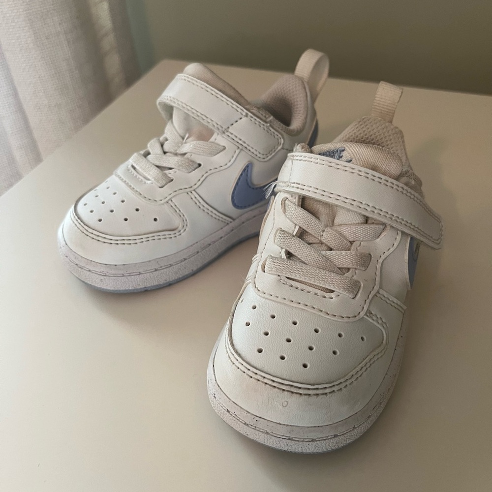 Toddler Nike sneakers